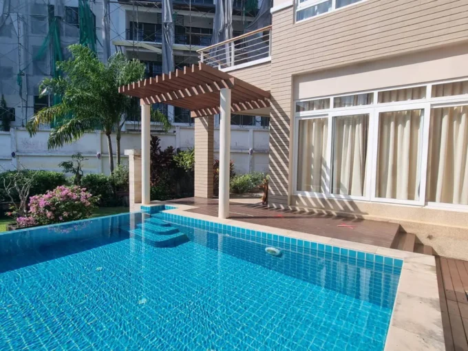 House for sale by the sea